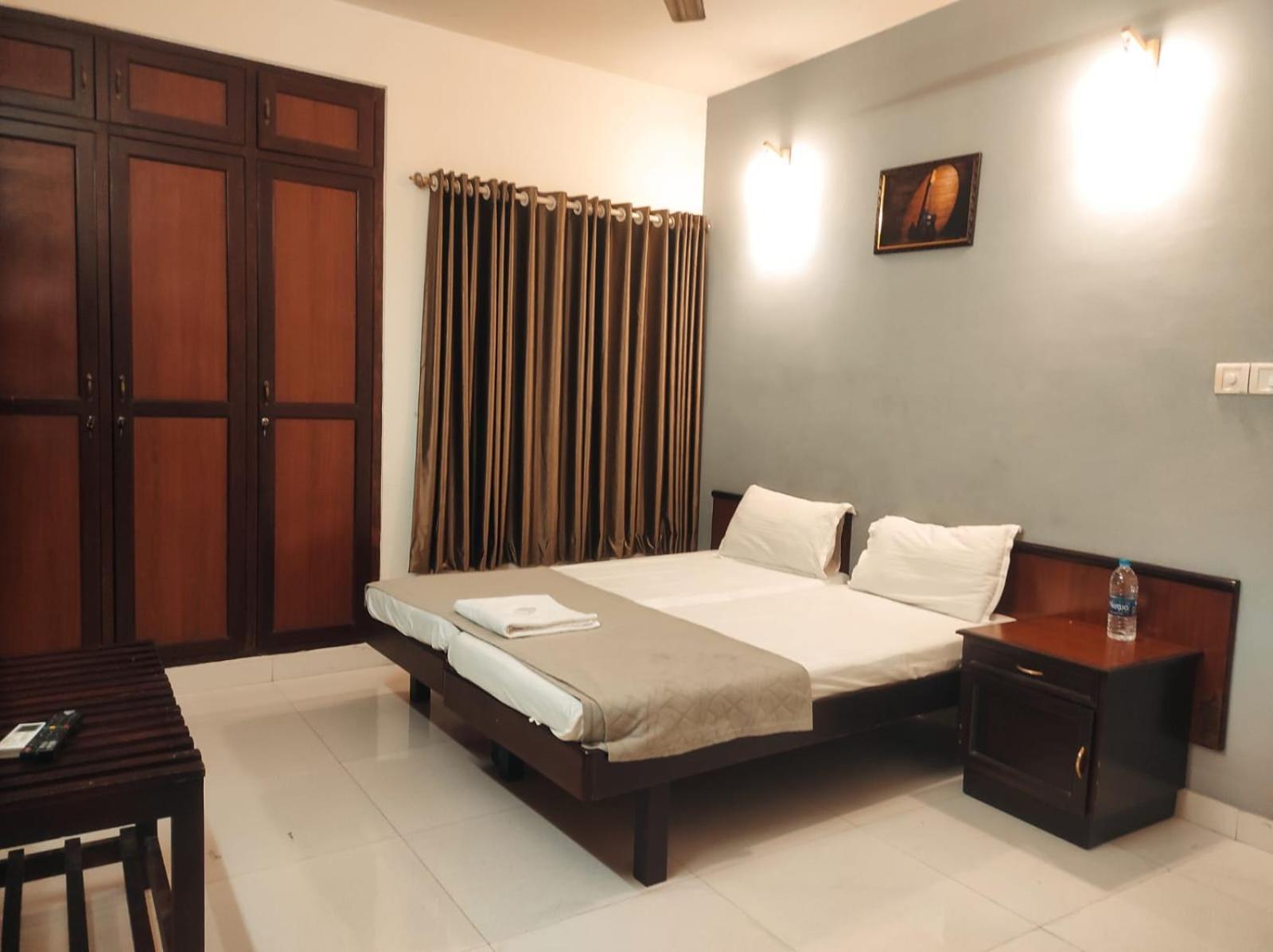 Orkuz Residency Kochi Exterior foto