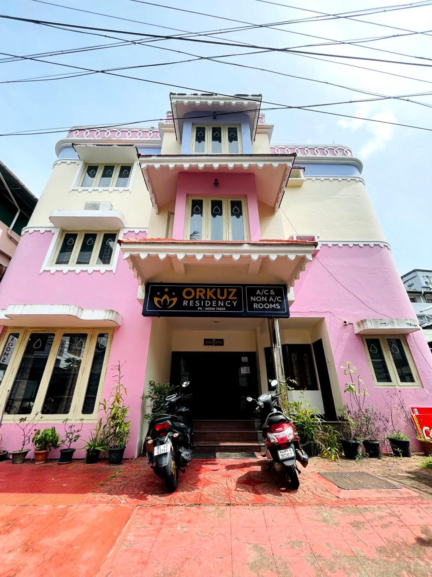 Orkuz Residency Kochi Exterior foto